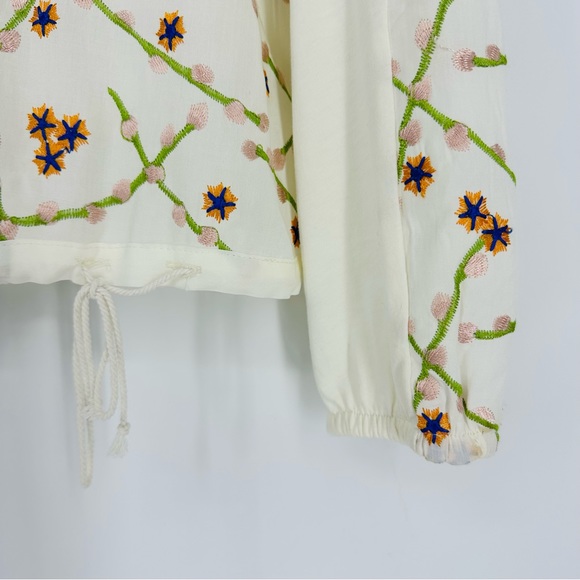 🔥SOLD🔥 Anthropologie Tiny Lori Embroidered Ivory Floral Boho Peasant Top S - Picture 9 of 11